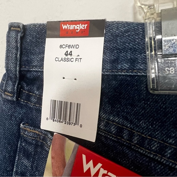 Wrangler Relaxed Fit Blue Denim Jean Shorts Mens Size 44 - Picture 3 of 4